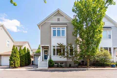 Photo of 2839 N WOLCOTT Avenue, Chicago, IL 60657 (MLS # 12616657)