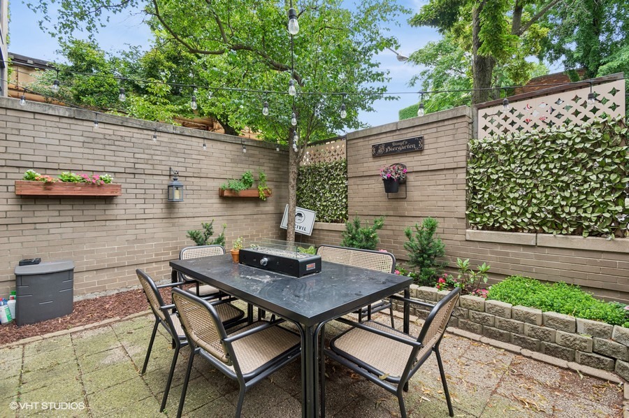 933 W Wrightwood Avenue A