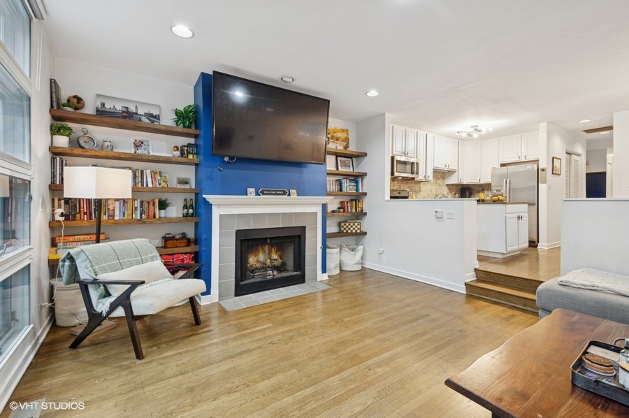 933 W Wrightwood Avenue A