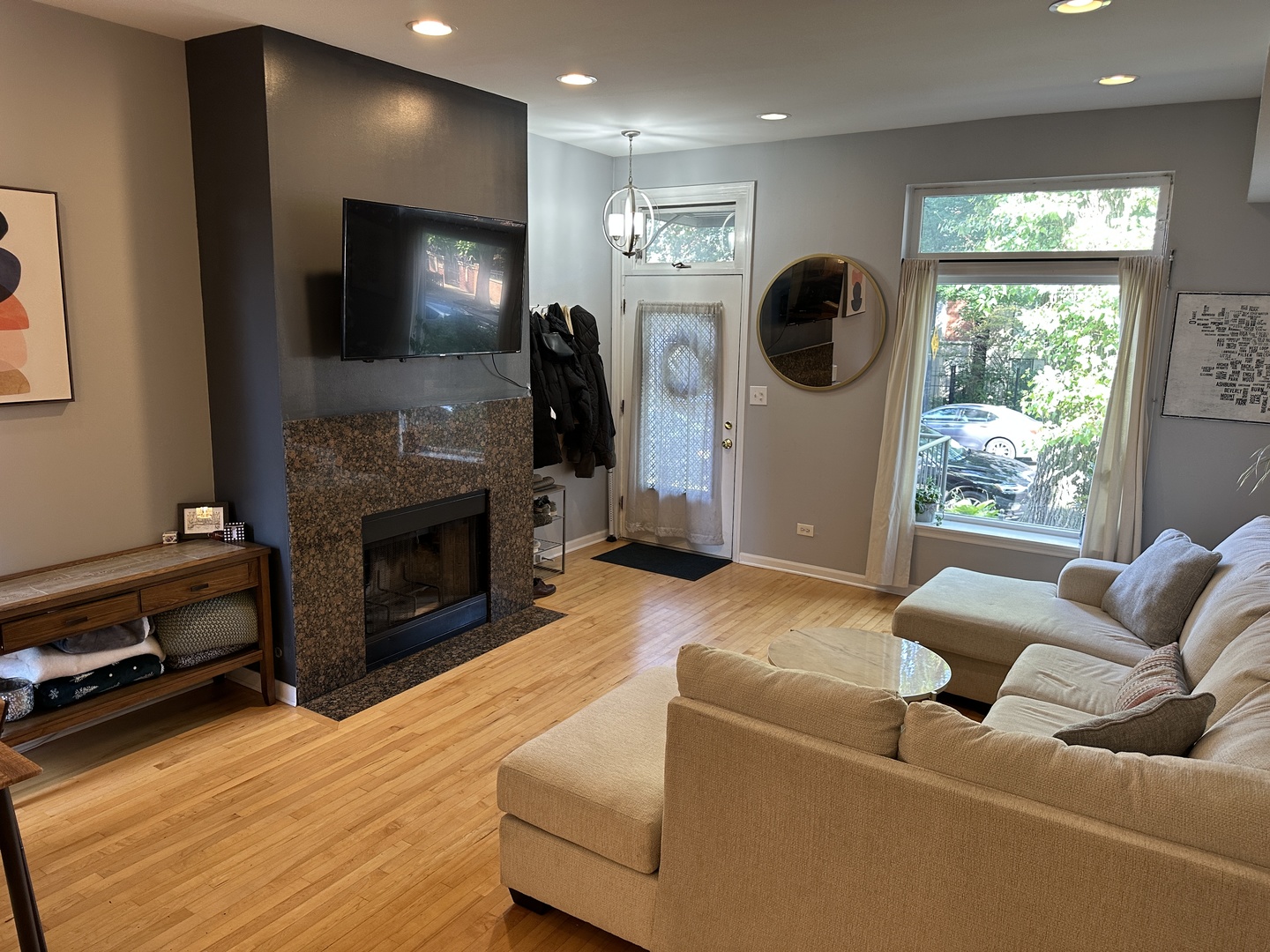 957 W Montana Street 1W