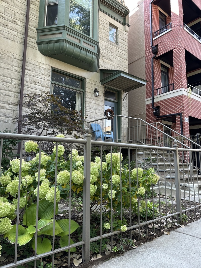 957 W Montana Street 1W