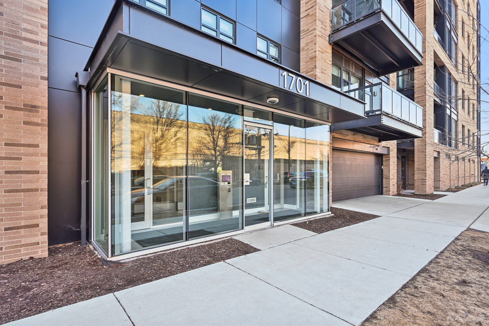 1701 W Webster Avenue 512