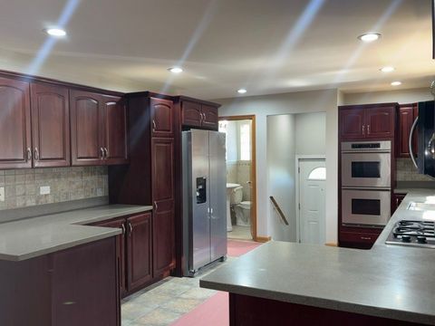 Tiny photo for 733 Caryn Circle, South Holland, IL 60473 (MLS # 12650851)