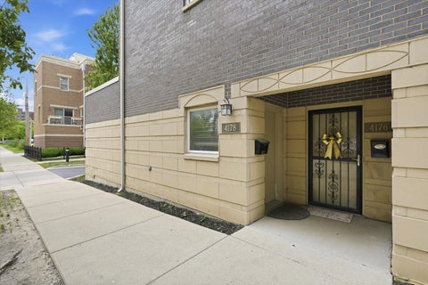 Tiny photo for 4178 S DREXEL Boulevard #2, Chicago, IL 60653 (MLS # 12649733)