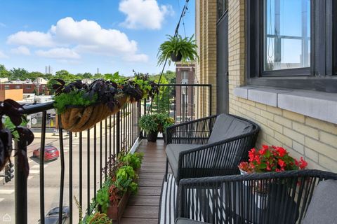 Tiny photo for 1601 W SCHOOL Street #302, Chicago, IL 60657 (MLS # 12432467)