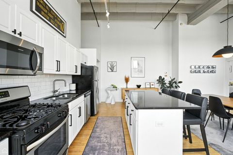 Tiny photo for 1601 W SCHOOL Street #302, Chicago, IL 60657 (MLS # 12432467)