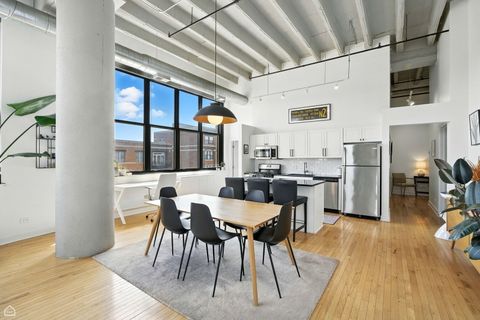 Tiny photo for 1601 W SCHOOL Street #302, Chicago, IL 60657 (MLS # 12432467)