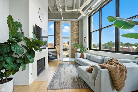 Tiny photo for 1601 W SCHOOL Street #302, Chicago, IL 60657 (MLS # 12432467)