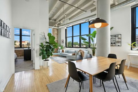 Tiny photo for 1601 W SCHOOL Street #302, Chicago, IL 60657 (MLS # 12432467)