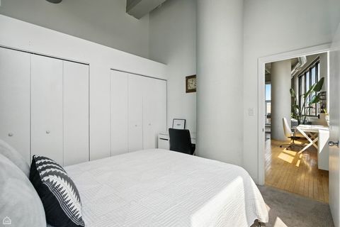 Tiny photo for 1601 W SCHOOL Street #302, Chicago, IL 60657 (MLS # 12432467)