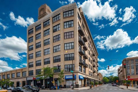Photo of 1601 W SCHOOL Street #302, Chicago, IL 60657 (MLS # 12432467)
