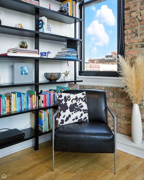 Tiny photo for 1601 W SCHOOL Street #302, Chicago, IL 60657 (MLS # 12432467)