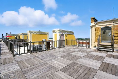 Tiny photo for 1601 W SCHOOL Street #302, Chicago, IL 60657 (MLS # 12432467)