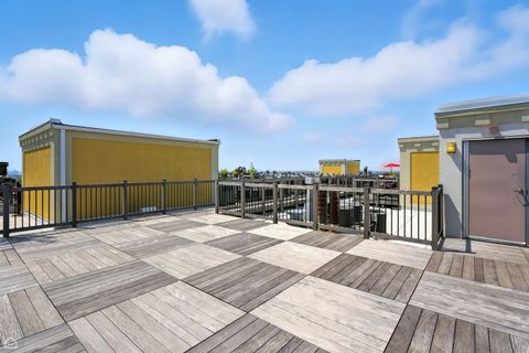 Tiny photo for 1601 W SCHOOL Street #302, Chicago, IL 60657 (MLS # 12432467)