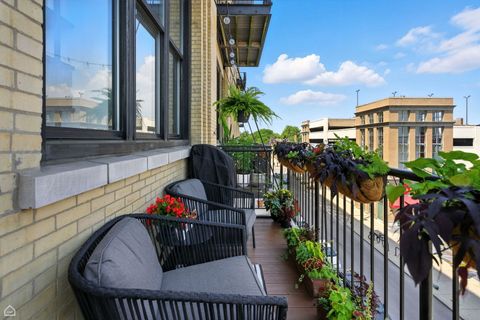 Tiny photo for 1601 W SCHOOL Street #302, Chicago, IL 60657 (MLS # 12432467)