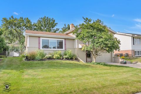 Tiny photo for 8838 Oakwood Drive, Hickory Hills, IL 60457 (MLS # 12453707)