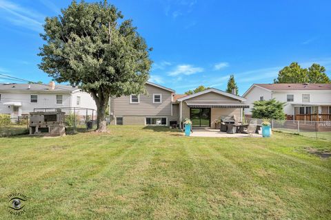 Tiny photo for 8838 Oakwood Drive, Hickory Hills, IL 60457 (MLS # 12453707)