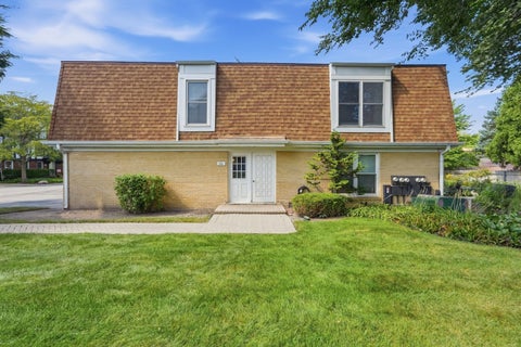 Tiny photo for 761 Garfield Avenue #B, Libertyville, IL 60048 (MLS # 12762535)