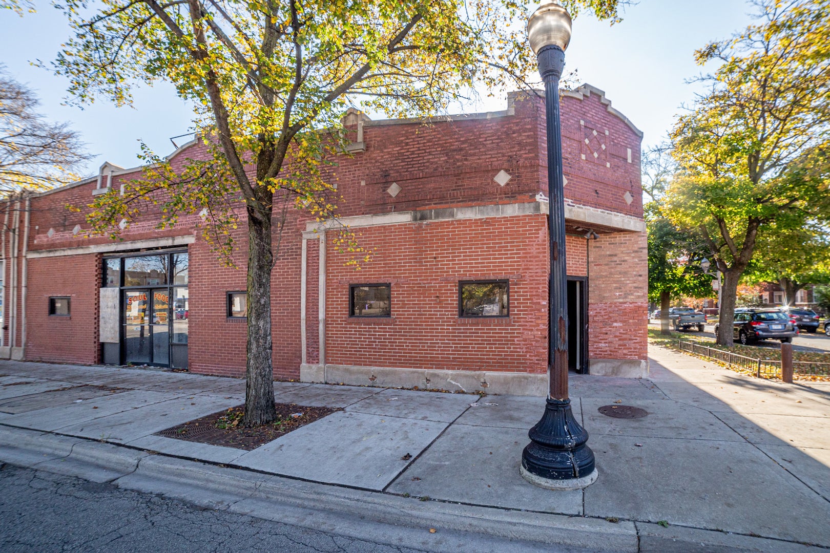 1423 W 79th Street
