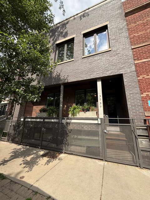 Photo of 3737 N Damen Avenue #1, Chicago, IL 60618 (MLS # 12666314)