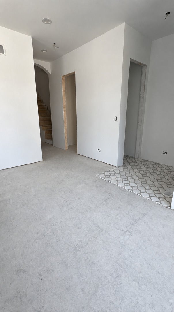 513 W 28th Place