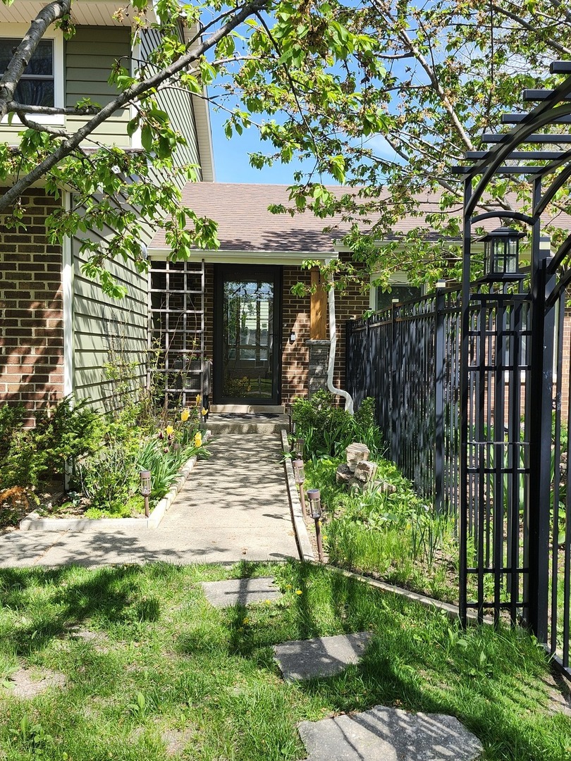 301 Oakbrook Court
