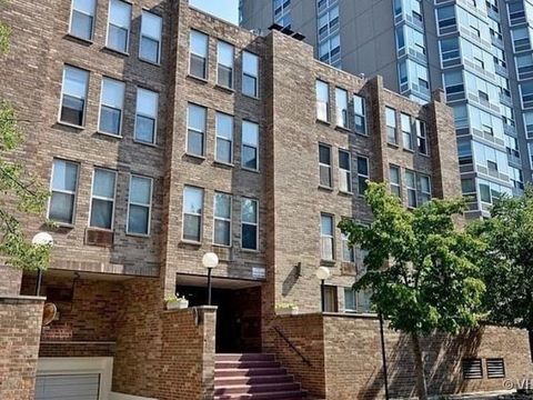 744 W GORDON Terrace 204 Chicago IL 60613