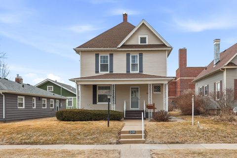 Photo of 908 Grand Court, Davenport, IA 52803 (MLS # 12575933)
