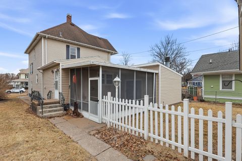 Tiny photo for 908 Grand Court, Davenport, IA 52803 (MLS # 12575933)