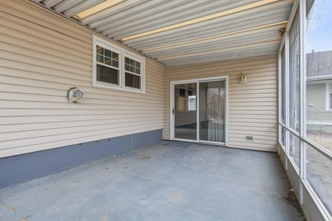 Tiny photo for 908 Grand Court, Davenport, IA 52803 (MLS # 12575933)