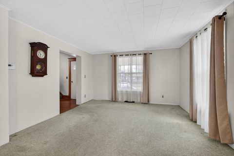 Tiny photo for 908 Grand Court, Davenport, IA 52803 (MLS # 12575933)