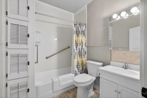 Tiny photo for 908 Grand Court, Davenport, IA 52803 (MLS # 12575933)