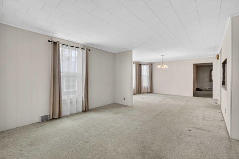 Tiny photo for 908 Grand Court, Davenport, IA 52803 (MLS # 12575933)