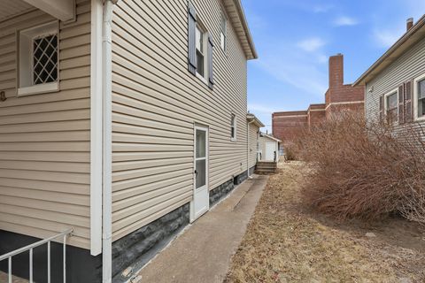 Tiny photo for 908 Grand Court, Davenport, IA 52803 (MLS # 12575933)