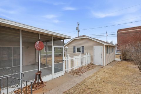 Tiny photo for 908 Grand Court, Davenport, IA 52803 (MLS # 12575933)