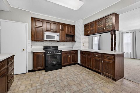 Tiny photo for 908 Grand Court, Davenport, IA 52803 (MLS # 12575933)