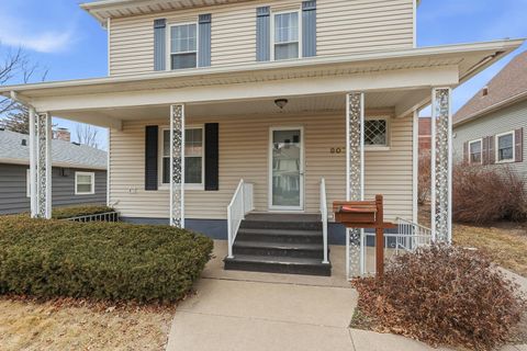 Tiny photo for 908 Grand Court, Davenport, IA 52803 (MLS # 12575933)