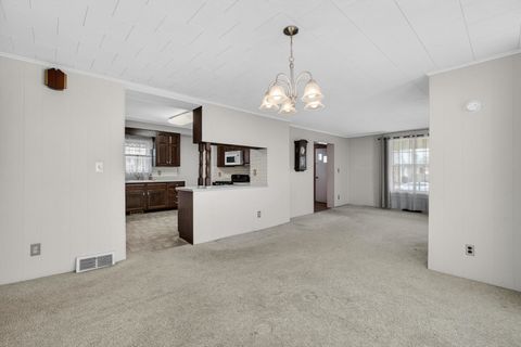 Tiny photo for 908 Grand Court, Davenport, IA 52803 (MLS # 12575933)