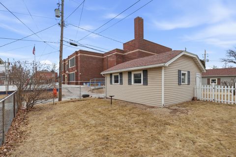 Tiny photo for 908 Grand Court, Davenport, IA 52803 (MLS # 12575933)