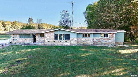 Photo of 19413 E Illinois Highway 15 Highway, Mt Vernon, IL 62864 (MLS # EB460253)