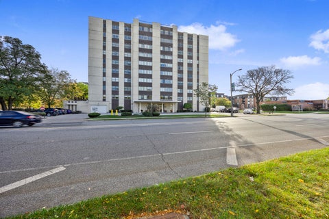 Tiny photo for 141 N LA GRANGE Road #901, La Grange, IL 60525 (MLS # 12769011)