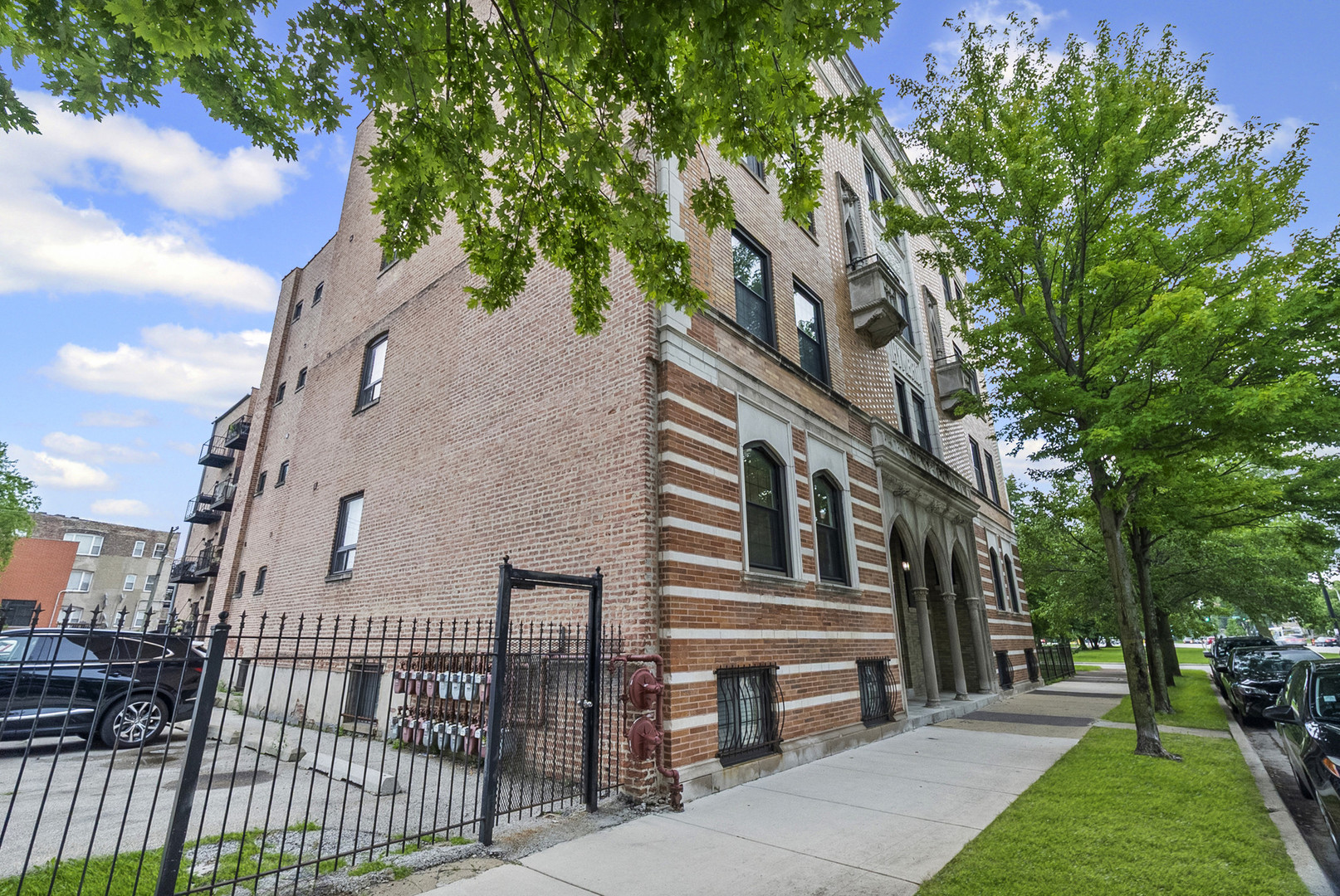 5001 S King Drive GN