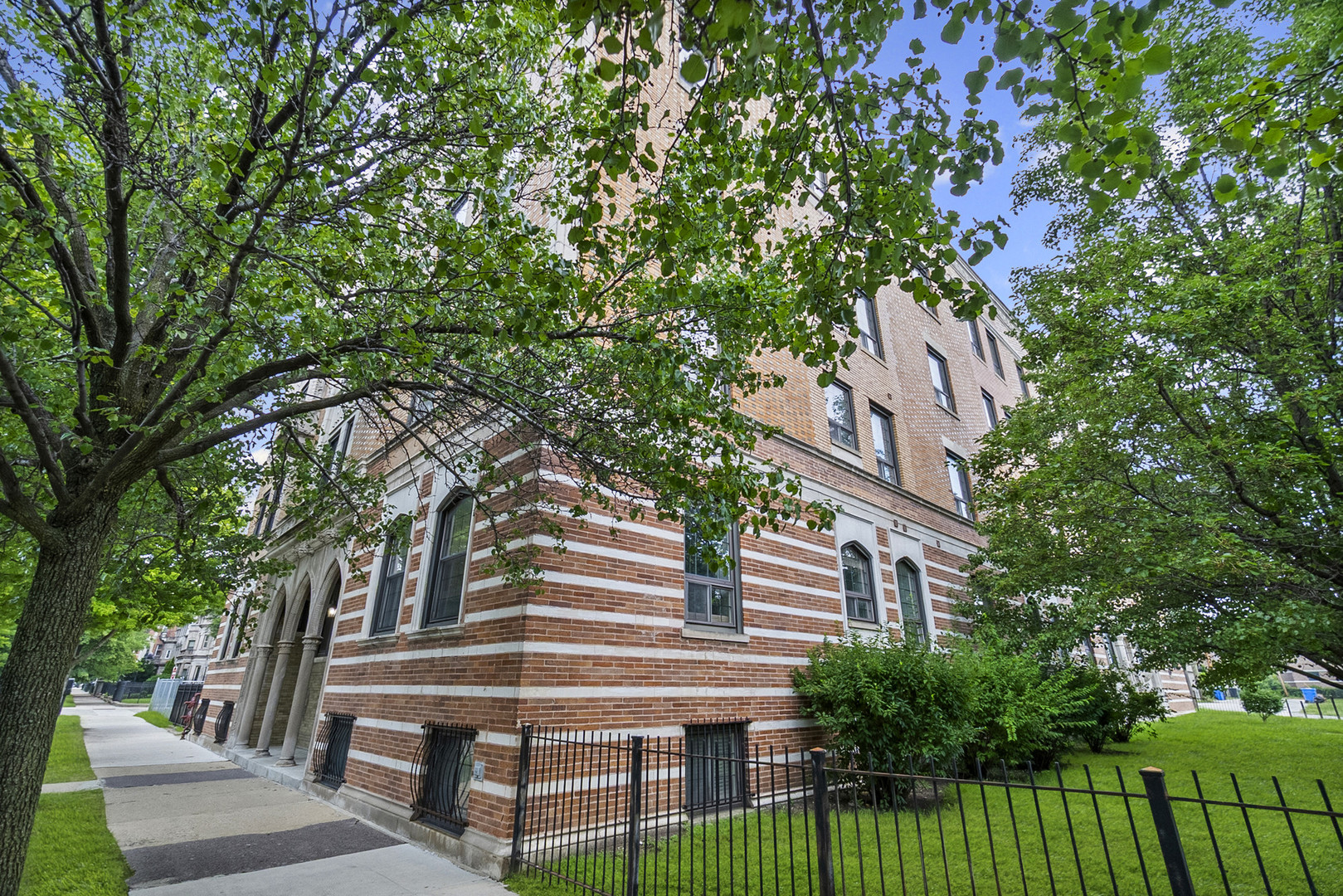 5001 S King Drive GN