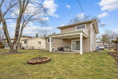 Tiny photo for 1811 AZALEA Lane, Mount Prospect, IL 60056 (MLS # 12671541)