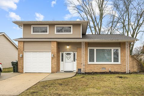 Photo of 1811 AZALEA Lane, Mount Prospect, IL 60056 (MLS # 12671541)