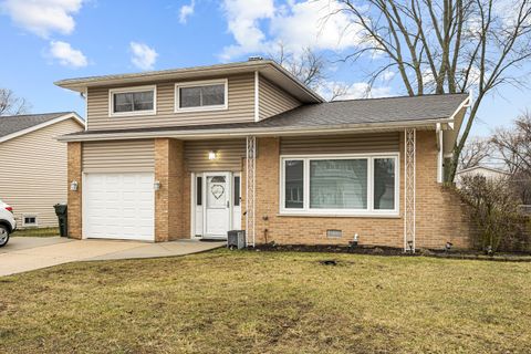 Tiny photo for 1811 AZALEA Lane, Mount Prospect, IL 60056 (MLS # 12671541)