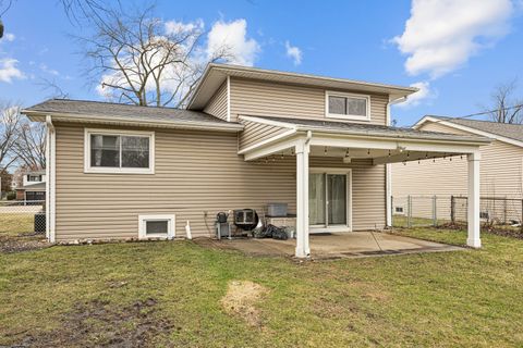 Tiny photo for 1811 AZALEA Lane, Mount Prospect, IL 60056 (MLS # 12671541)