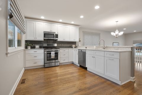 Tiny photo for 1811 AZALEA Lane, Mount Prospect, IL 60056 (MLS # 12671541)