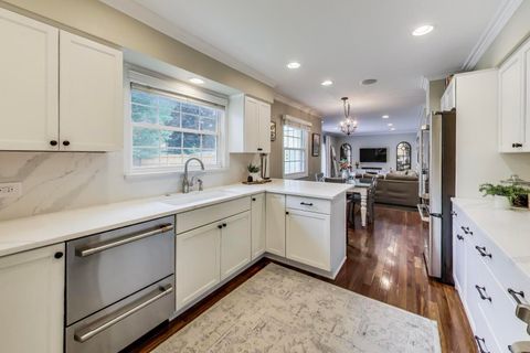 Tiny photo for 833 Fairlawn Avenue, Libertyville, IL 60048 (MLS # 12602467)