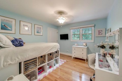 Tiny photo for 833 Fairlawn Avenue, Libertyville, IL 60048 (MLS # 12602467)